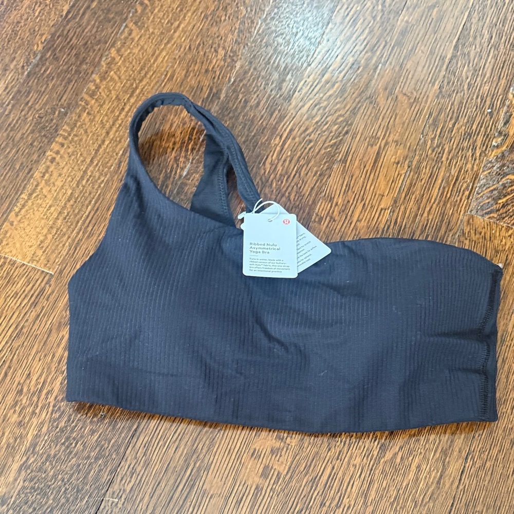 lululemon athletica Black Sports Bra Size 8 NWT